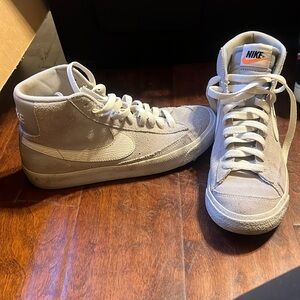 Light gray Nike Blazers